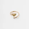Anillo Eternal Gold Contraria en oro amarillo con diamante y cuarzo verde Anillo Eternal Gold Contraria en oro amarillo con diamante y cuarzo verde