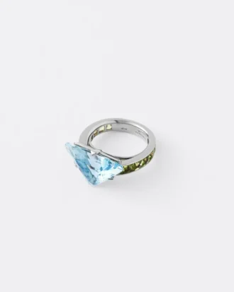 Anillo solitario Couleur Vivante – Oro blanco con aguamarina y peridoto