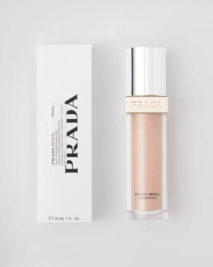 Base de maquillaje optimizadora de la piel Prada Reveal – Mn40 – Neutro medio Base de maquillaje optimizadora de la piel Prada Reveal – Mn40 – Neutro medio