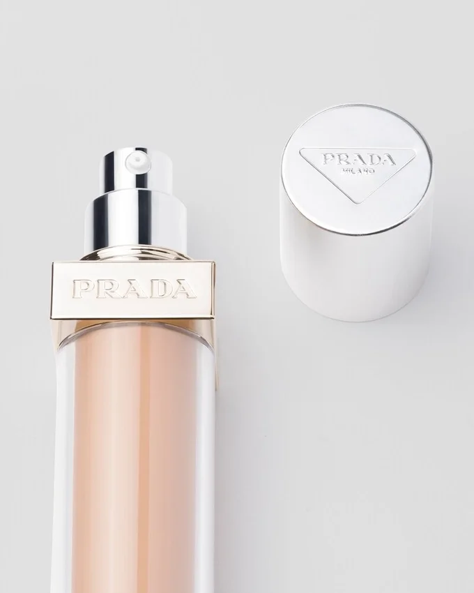 Base de maquillaje optimizadora de la piel Prada Reveal – Mn40 – Neutro medio Base de maquillaje optimizadora de la piel Prada Reveal – Mn40 – Neutro medio