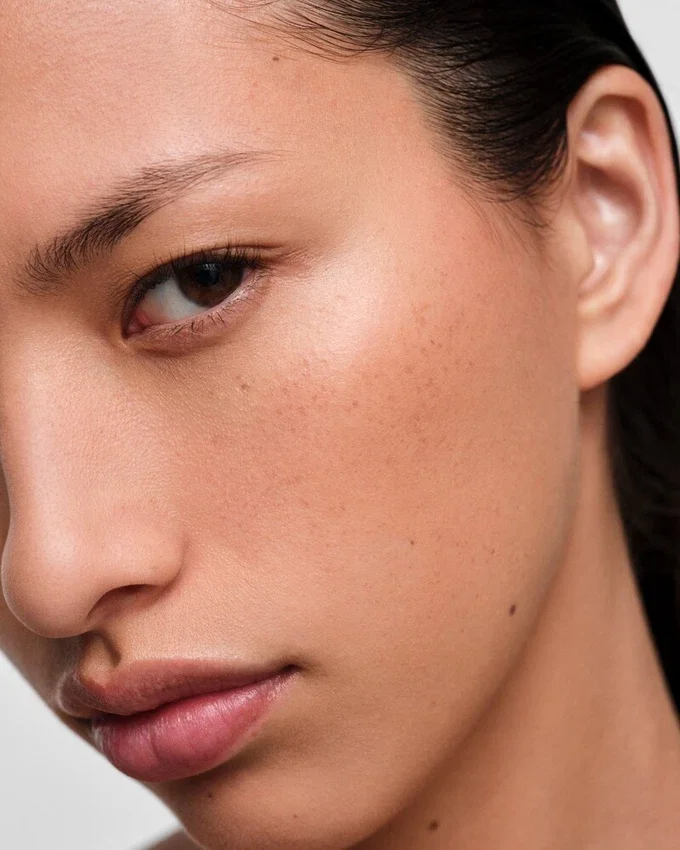 Base de maquillaje optimizadora de la piel Prada Reveal – Mn40 – Neutro medio Base de maquillaje optimizadora de la piel Prada Reveal – Mn40 – Neutro medio