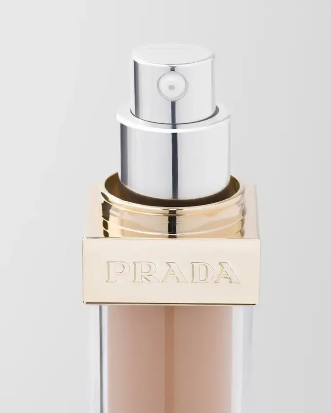 Base de maquillaje optimizadora de la piel Prada Reveal – Mn45 – Neutro medio Base de maquillaje optimizadora de la piel Prada Reveal – Mn45 – Neutro medio