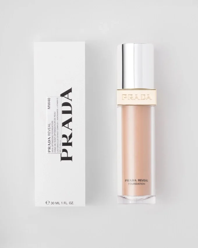 Base de maquillaje optimizadora de la piel Prada Reveal – Mw40 – Medio cálido Base de maquillaje optimizadora de la piel Prada Reveal – Mw40 – Medio cálido