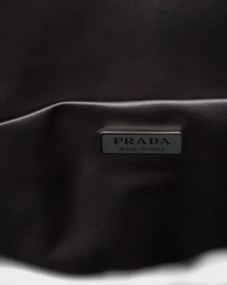 Bolsita Prada Wish de seda duquesa