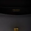Bolso bandolera con solapa de piel Saffiano Bolso bandolera con solapa de piel Saffiano