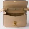 Bolso bandolera con solapa de piel Saffiano Bolso bandolera con solapa de piel Saffiano