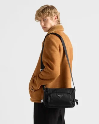 Bolso bandolera mediano de Re-Nylon y piel Saffiano