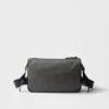 Bolso bandolera mediano de Re-Nylon y piel Saffiano Bolso bandolera mediano de Re-Nylon y piel Saffiano