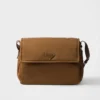 Bolso de hombro acolchado grande Prada Traveller de Re-Nylon Bolso de hombro acolchado grande Prada Traveller de Re-Nylon