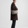 Bolso de hombro de cuero mediano Bolso de hombro de cuero mediano