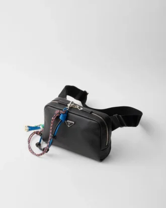 Bolso de hombro de piel con charm