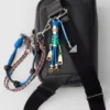 Bolso de hombro de piel con charm