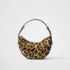 Bolso de hombro de piel estampada Prada Arqua Bolso de hombro de piel estampada Prada Arqua