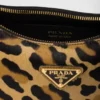 Bolso de hombro de piel estampada Prada Arqua Bolso de hombro de piel estampada Prada Arqua