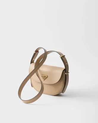 Bolso de hombro de piel Prada Arqua con solapa