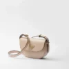 Bolso de hombro de piel Prada Arqua con solapa