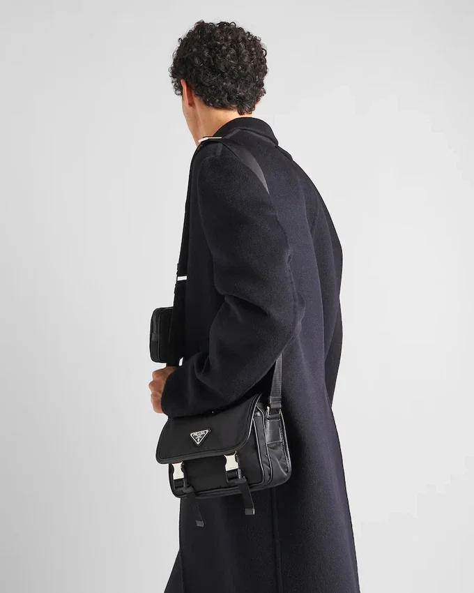 Bolso de hombro de Re-Nylon y piel Saffiano Bolso de hombro de Re-Nylon y piel Saffiano