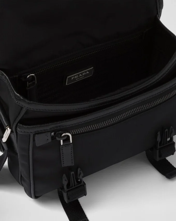 Bolso de hombro de Re-Nylon y piel Saffiano Bolso de hombro de Re-Nylon y piel Saffiano