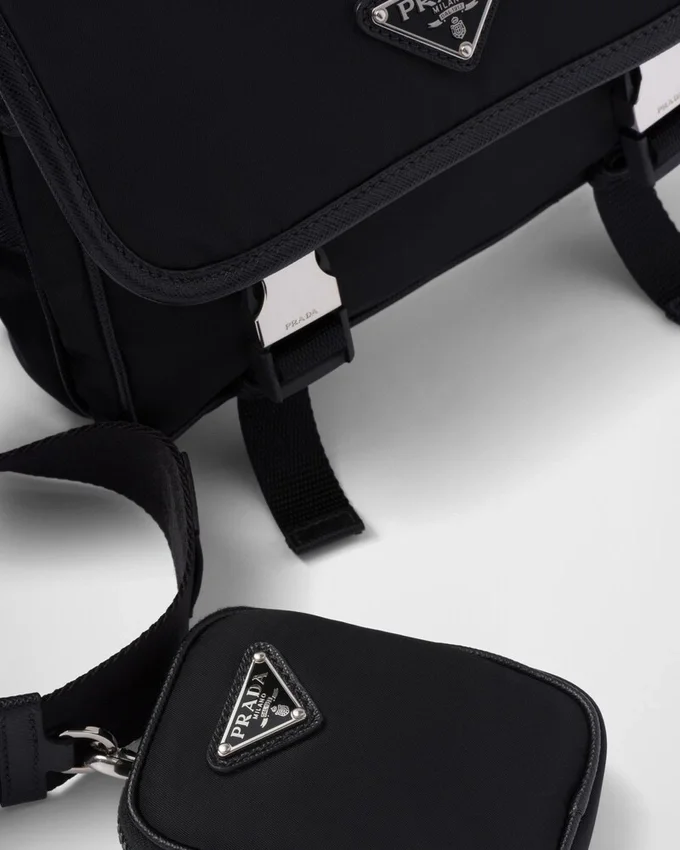 Bolso de hombro de Re-Nylon y piel Saffiano Bolso de hombro de Re-Nylon y piel Saffiano