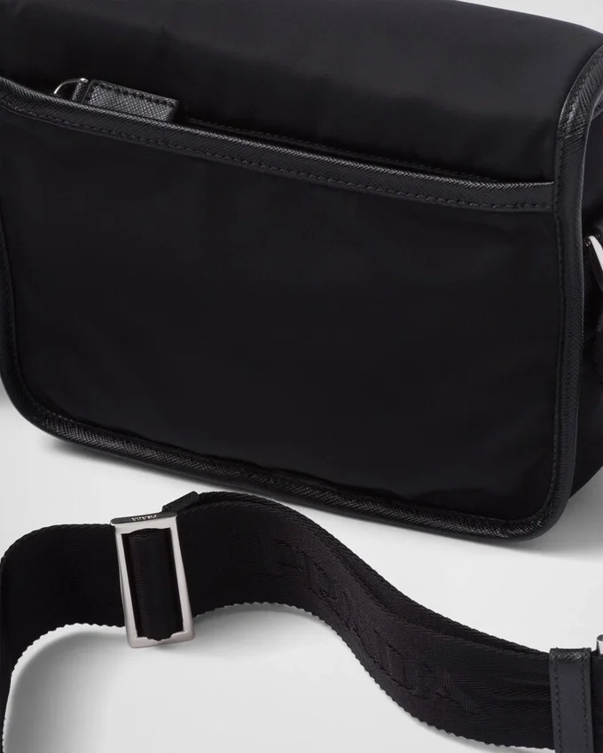 Bolso de hombro de Re-Nylon y piel Saffiano Bolso de hombro de Re-Nylon y piel Saffiano