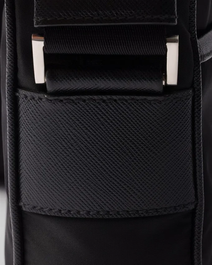 Bolso de hombro de Re-Nylon y Saffiano Bolso de hombro de Re-Nylon y Saffiano