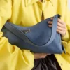 Bolso de hombro grande de piel de nubuck Prada Aimae Bolso de hombro grande de piel de nubuck Prada Aimae