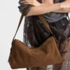 Bolso de hombro grande de piel de nubuck Prada Aimae Bolso de hombro grande de piel de nubuck Prada Aimae