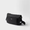 Bolso de hombro grande de Re-Nylon y piel Saffiano Bolso de hombro grande de Re-Nylon y piel Saffiano