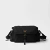 Bolso de hombro grande Prada Explore de Re-Nylon con solapa Bolso de hombro grande Prada Explore de Re-Nylon con solapa