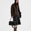 Bolso de hombro grande Prada Explore de Re-Nylon con solapa Bolso de hombro grande Prada Explore de Re-Nylon con solapa