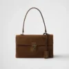 Bolso de hombro mediano de ante Prada Soft de Prada Bolso de hombro mediano de ante Prada Soft de Prada