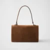 Bolso de hombro mediano de ante Prada Soft de Prada Bolso de hombro mediano de ante Prada Soft de Prada