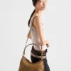 Bolso de hombro mediano de piel Bolso de hombro mediano de piel