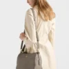 Bolso de hombro mediano de piel Bolso de hombro mediano de piel