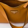Bolso de hombro mediano de piel Prada Aimae