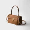 Bolso de hombro mediano de piel Prada Soft de Prada Bolso de hombro mediano de piel Prada Soft de Prada