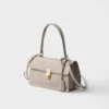 Bolso de hombro mediano de piel Prada Soft de Prada Bolso de hombro mediano de piel Prada Soft de Prada