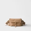 Bolso de hombro mediano «Explore» de Prada en piel napa con solapa Bolso de hombro mediano «Explore» de Prada en piel napa con solapa