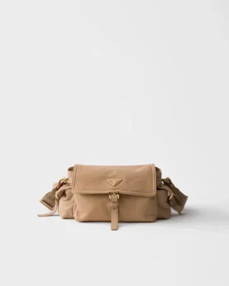 Bolso de hombro mediano «Explore» de Prada en piel napa con solapa