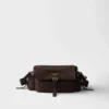 Bolso de hombro mediano «Explore» de Prada en piel napa con solapa Bolso de hombro mediano «Explore» de Prada en piel napa con solapa