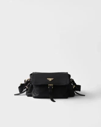 Bolso de hombro mediano «Explore» de Prada en piel napa con solapa