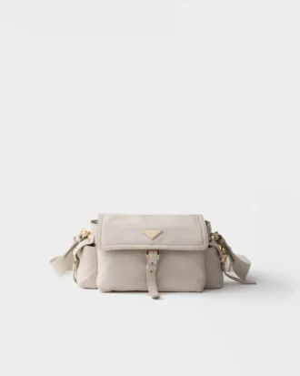 Bolso de hombro mediano «Explore» de Prada en piel napa con solapa