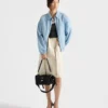 Bolso de hombro mediano «Explore» de Prada en piel napa con solapa Bolso de hombro mediano «Explore» de Prada en piel napa con solapa