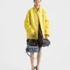 Bolso de hombro mediano «Explore» de Prada en piel napa con solapa Bolso de hombro mediano «Explore» de Prada en piel napa con solapa