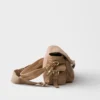 Bolso de hombro mediano «Explore» de Prada en piel napa con solapa Bolso de hombro mediano «Explore» de Prada en piel napa con solapa