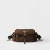 Bolso de hombro mediano Prada Explore de Re-Nylon con solapa Bolso de hombro mediano Prada Explore de Re-Nylon con solapa