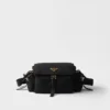 Bolso de hombro mediano Prada Explore de Re-Nylon con solapa Bolso de hombro mediano Prada Explore de Re-Nylon con solapa