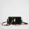 Bolso de hombro pequeño de piel Prada Soft con charms Bolso de hombro pequeño de piel Prada Soft con charms