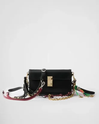 Bolso de hombro pequeño de piel Prada Soft con charms