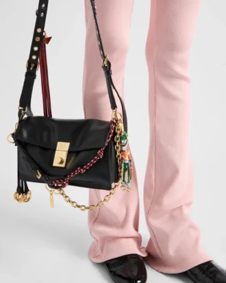 Bolso de hombro pequeño de piel Prada Soft con charms